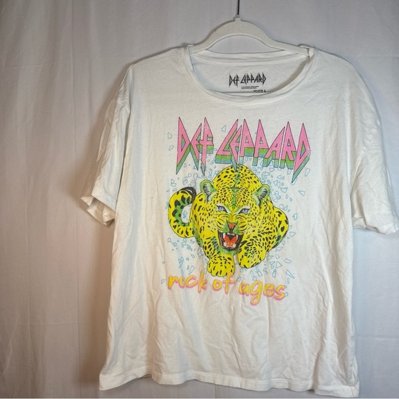 Def Leppard White Graphic Tee Size Large NWOT - Picture 1 of 9
